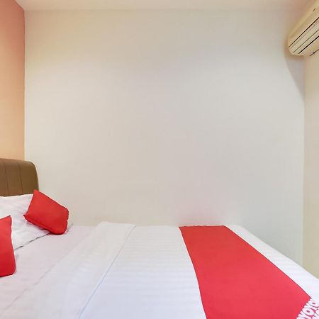 Oyo 90282 Hotel Taj Inn, Seksyen 7 Σαχ Αλάμ Εξωτερικό φωτογραφία