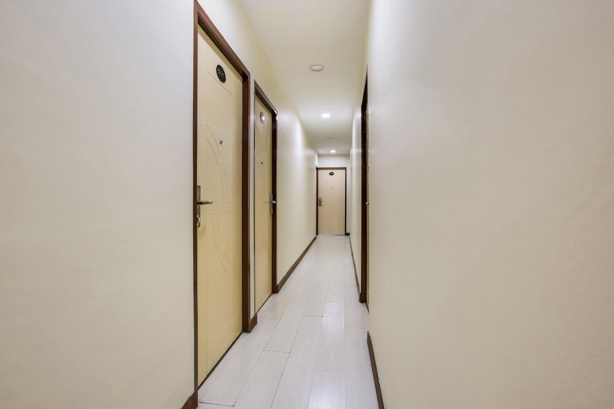 Oyo 90282 Hotel Taj Inn, Seksyen 7 Σαχ Αλάμ Εξωτερικό φωτογραφία