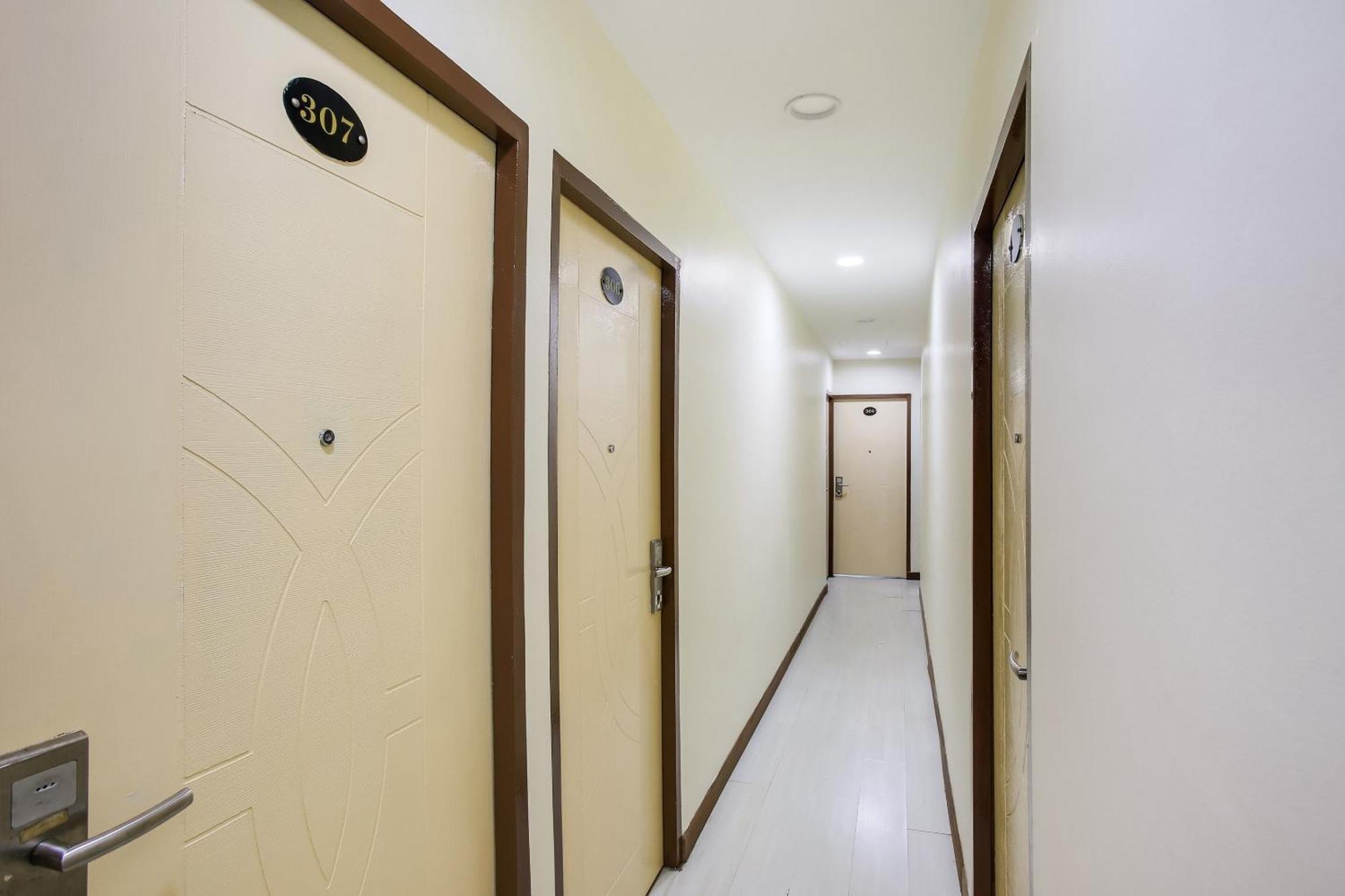 Oyo 90282 Hotel Taj Inn, Seksyen 7 Σαχ Αλάμ Εξωτερικό φωτογραφία