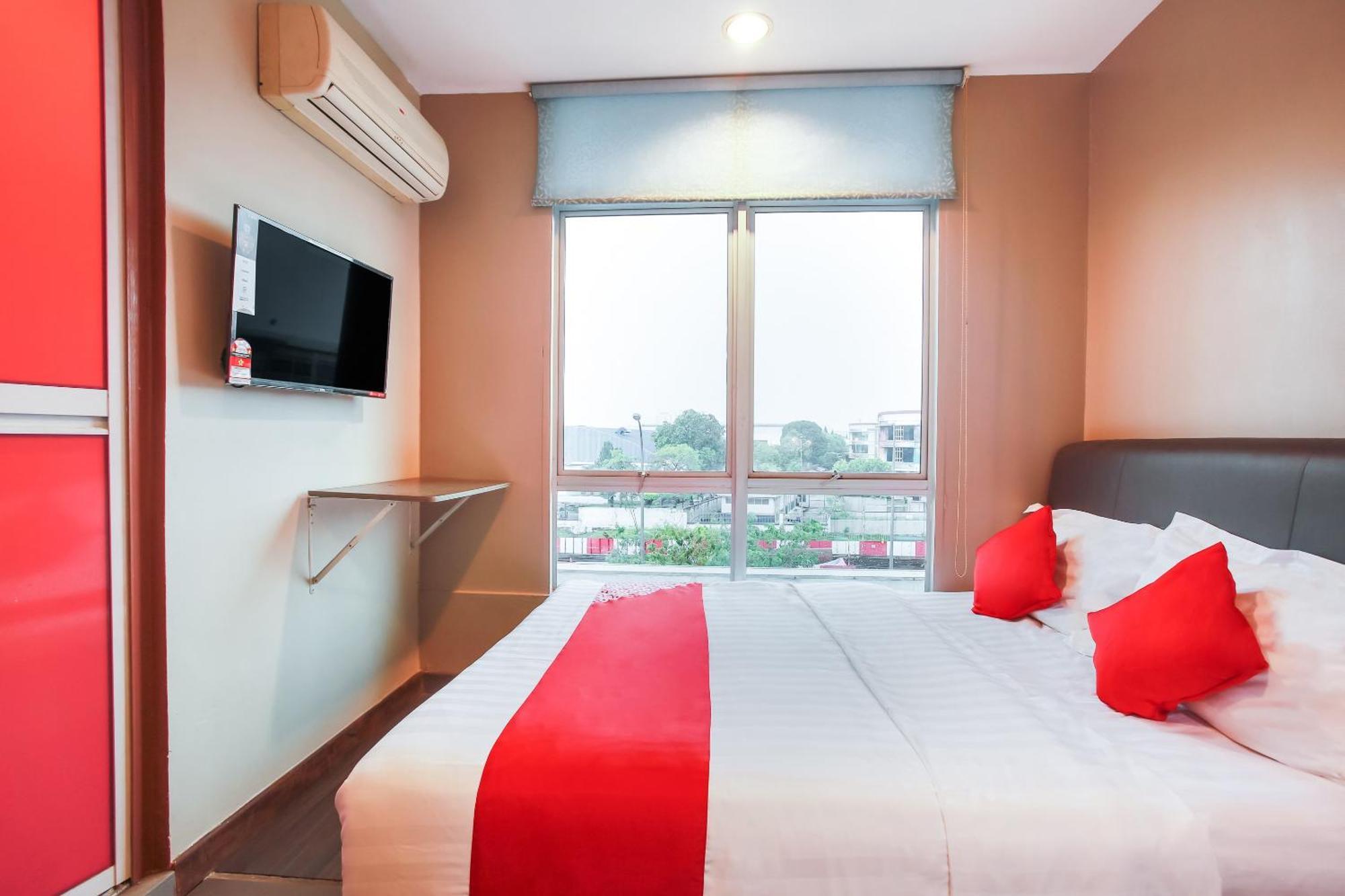 Oyo 90282 Hotel Taj Inn, Seksyen 7 Σαχ Αλάμ Εξωτερικό φωτογραφία