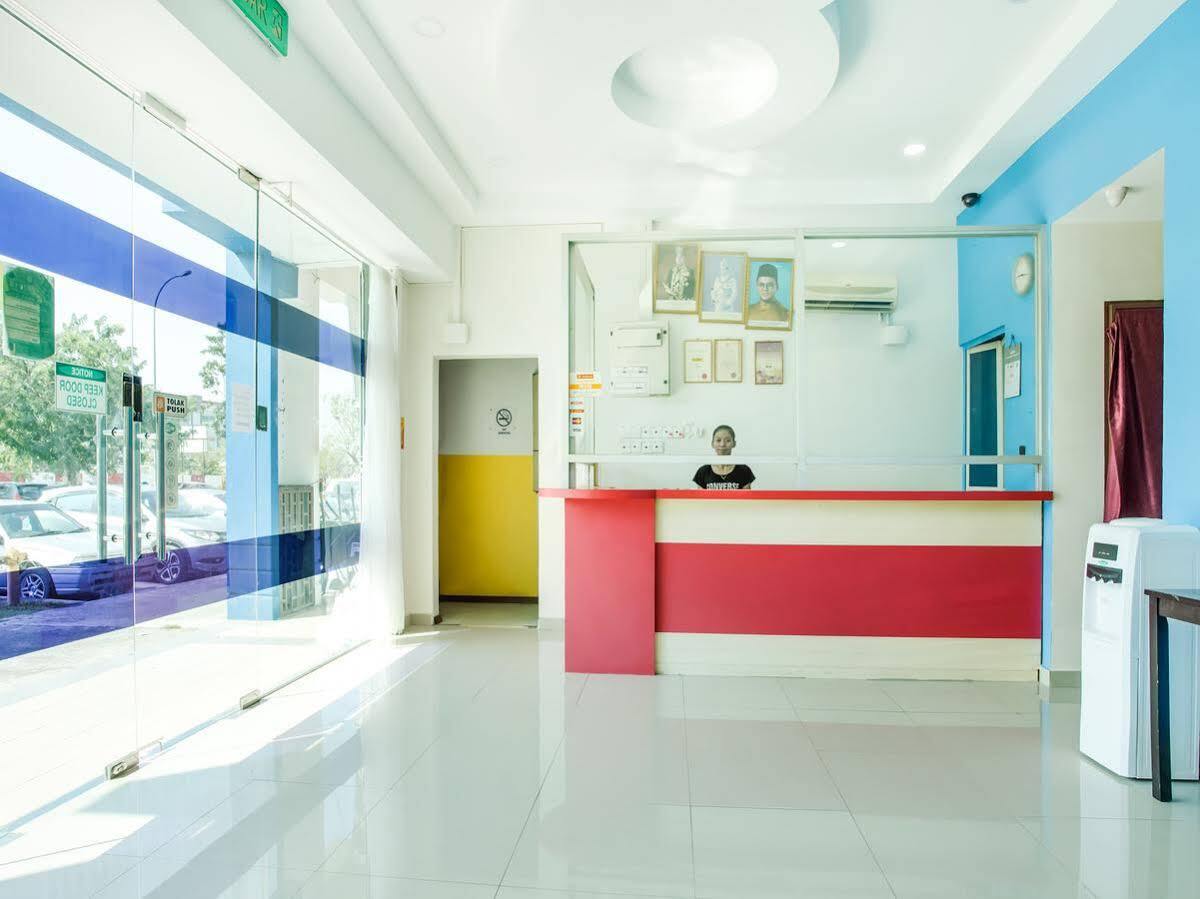 Oyo 90282 Hotel Taj Inn, Seksyen 7 Σαχ Αλάμ Εξωτερικό φωτογραφία